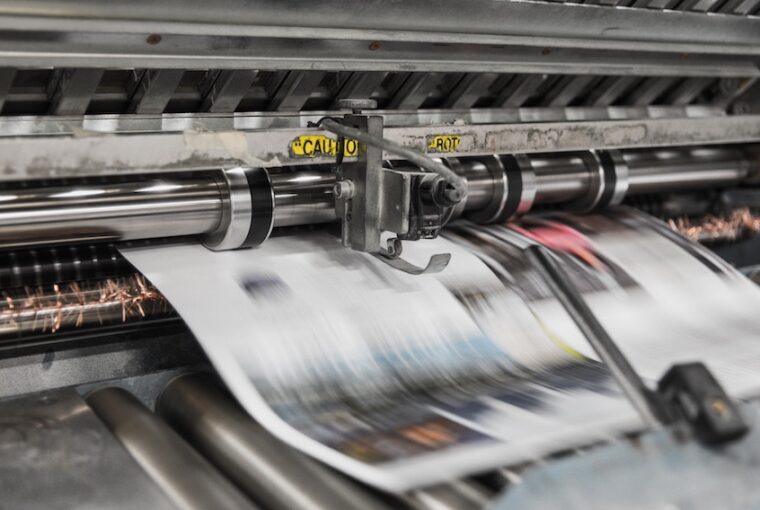 Rotativa de jornal impresso, formato que vem perdendo espaço para o digital diante de novos modelos de negócio para o setor