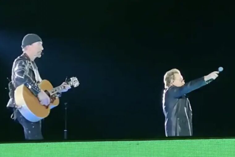 Bono, do U2, mobiliza plateia em homenagem a Alexei Navalny em show em Las Vegas
