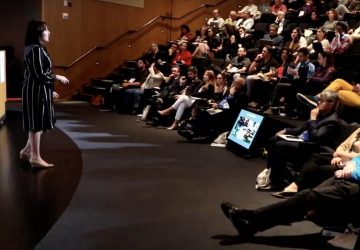 Auditório com conferência parte da programação do simpósio de jornalismo do Knight Center