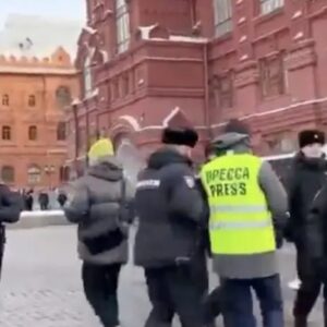 Manifestação em que jornalistas foram presos na Rússia