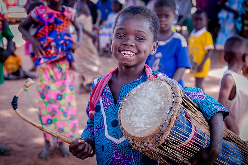 crianças tocando tambor Gana prêmio de fotografia