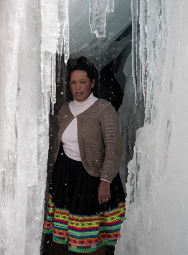 mulher na geleira Peru