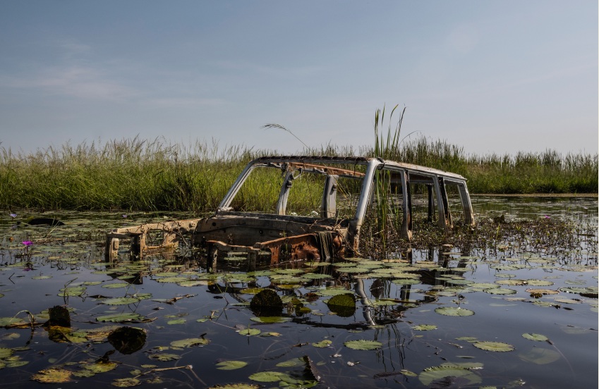 carro submerso no Sudão do Sul