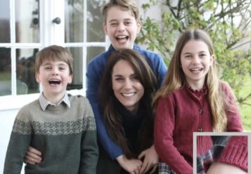 Kate Middleton e os filhos, em foto apontada como manipulada digitalmente
