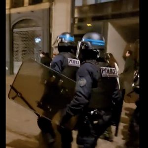 Policiais protestos jornalistas França agressão