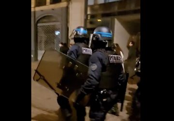 Policiais protestos jornalistas França agressão