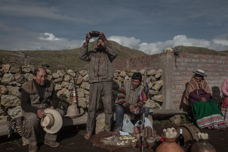 homens ritual alpaca concurso prêmio fotojornalismo WPP