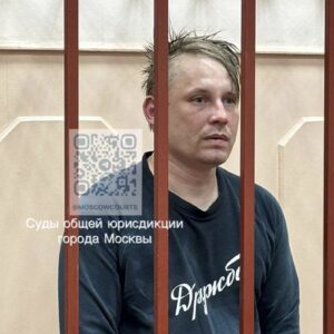 Jornalista russo preso por suposta colaboração com fundação de Alexei Navalny