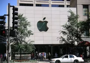 Loja da Apple em Michigan. Empresa proibiu uso do ChatGPT por preocupações com vazamentos