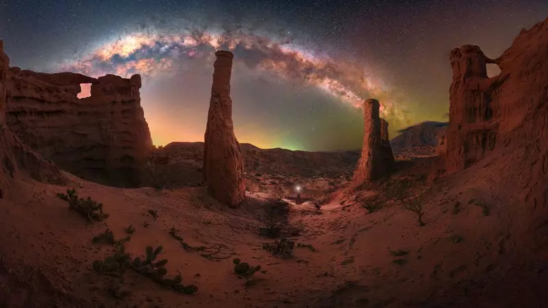 Foto da Via Láctea no deserto de Cafayate Salta na Argentina é uma das melhores imagens do Fotógrafo do Ano da Via Láctea 2023