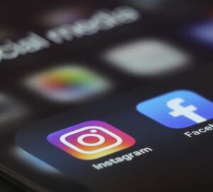 Instagram e Facebook, plataformas da Meta, investigada pela Comissão Europeia