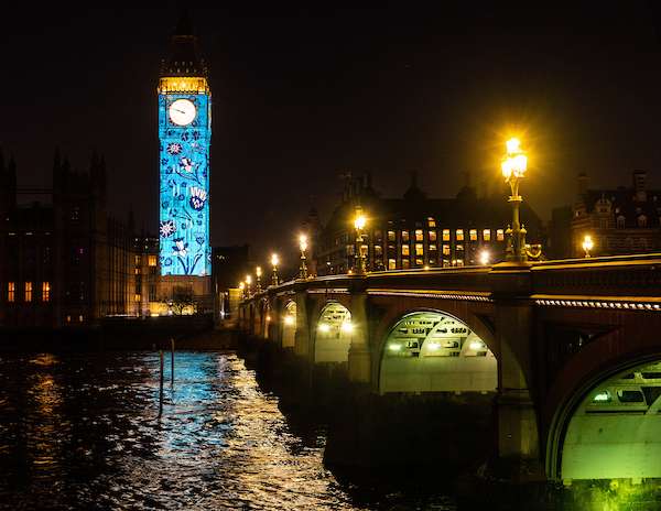 Em Londres a torre do Big Ben foi iluminada com projeções para celebrar a coroação do rei Charles III e da rainha Camilla