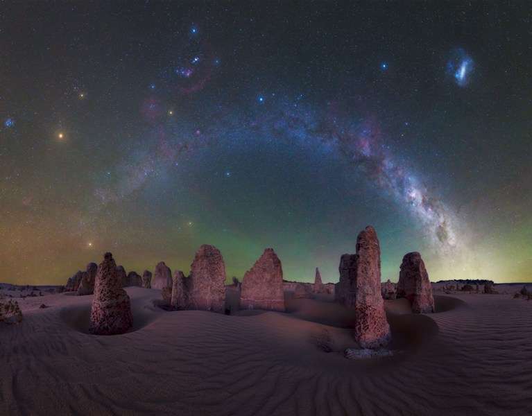 Foto da Via Láctea e pináculos do deserto da Austrália Ocidental é uma das melhores imagens do Fotógrafo do Ano da Via Láctea 2023