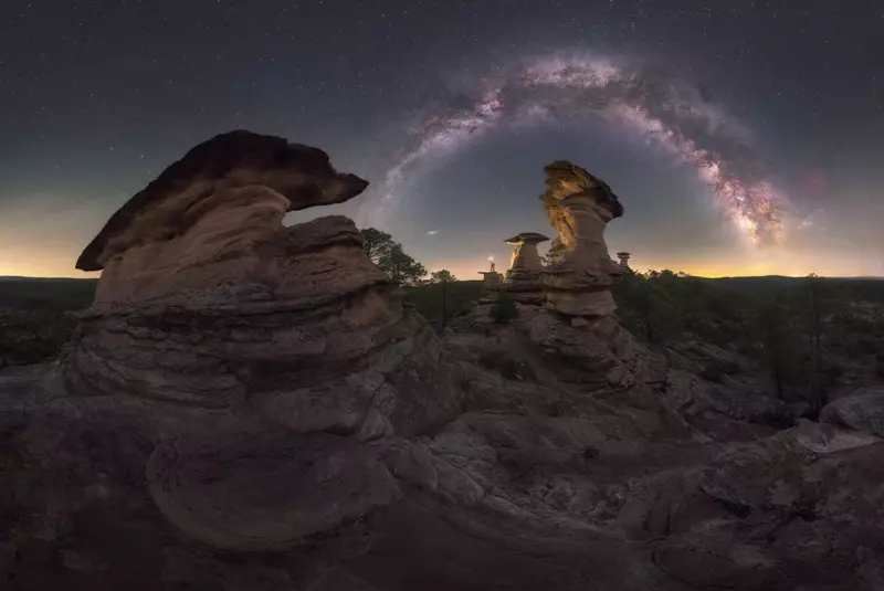 Foto da Via Láctea na Serrania de Cuenca, Espanha é uma das melhores imagens do Fotógrafo do Ano da Via Láctea 2023