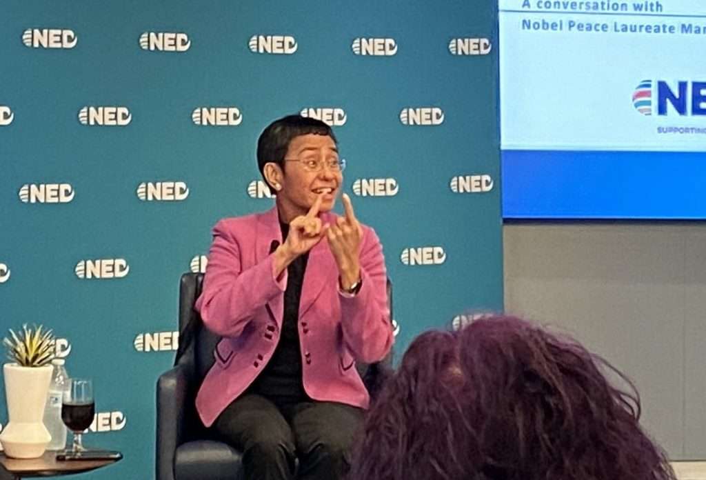 Jornalista filipina Maria Ressa tornou-se símbolo do assédio judicial, prática adotada por governos, empresas e indivíduos para tentar silenciar a imprensa por meio de processos longos e caros, que podem render multas pesadas e penas de prisão