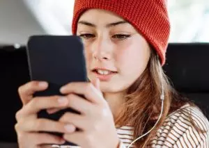 Os riscos do uso de redes sociais por crianças e adolescentes é alvo de uma campanha feita pela ONG CCDH nos EUA para pressionar o congresso a regulamentar formas de proteção