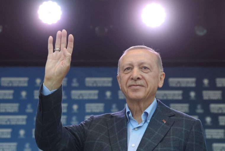 Recep Tayyip Erdogan, reeleito presidente da Turquia, é criticado por violações da liberdade de imprensa