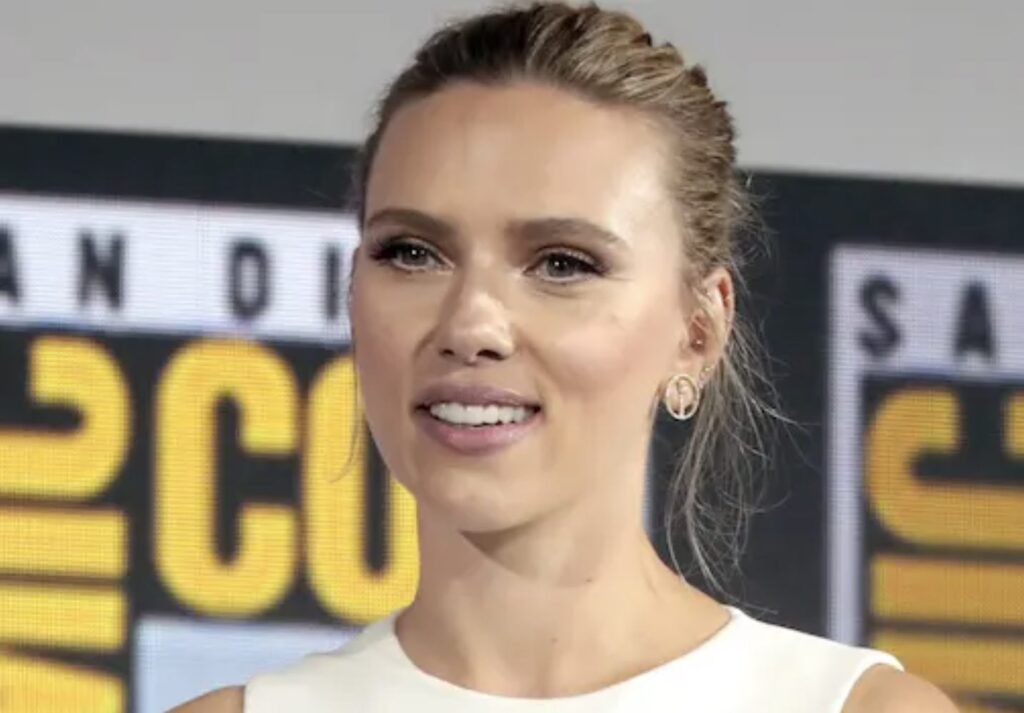 Scarlett Johansson ameaçou processar OpenIA por uso de sua voz em sistema de inteligência artificial