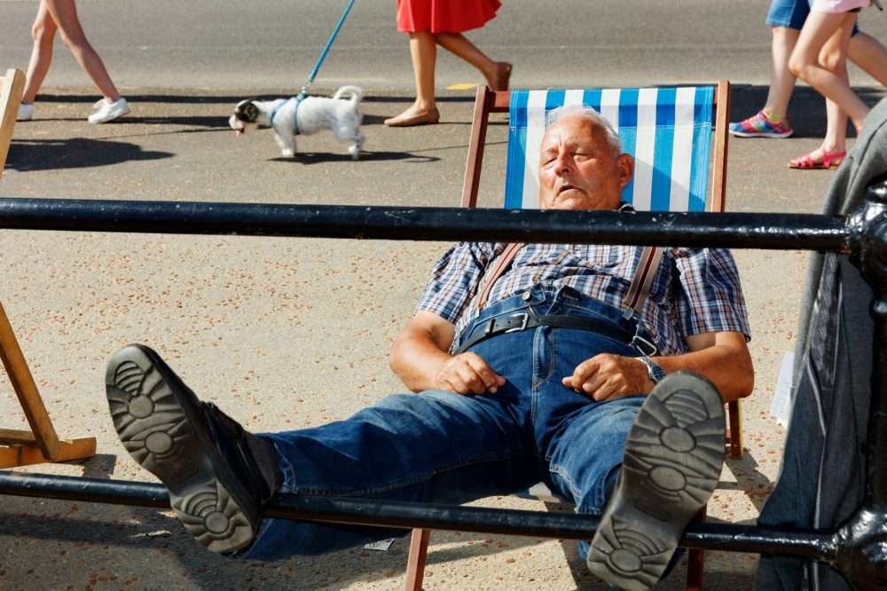 Martin Parr, fotógrafo britânico, mostra cenas do cotidiano do país em uma exposição na Photo London 2023