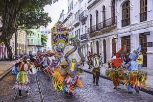 Boi Maracatu desfilando no Carnaval em Recife-PE / Wiki Loves Cultura Popular 2024
