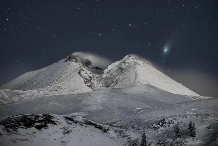 Foto cometa e monte Etna é uma das finalistas do prêmio de fotografia astronômica do Observatório de Greenwich Londres