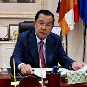 Hun Sen, primeiro-ministro do Camboja, aumentou a repressão sobre a imprensa às vésperas das eleições gerais