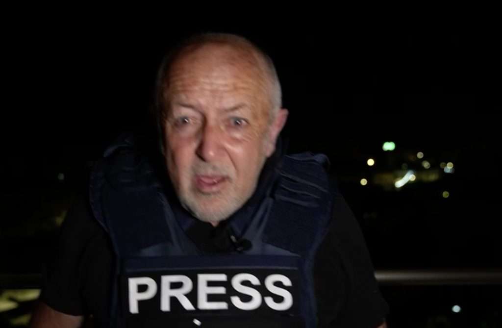 Jornalista da BBC interrompe transmissão na Cisjordânia, em exemplo dos riscos para a imprensa na cobertura dos conflitos entre Israel e Palestina