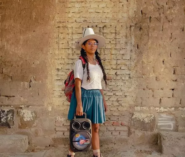 foto de menina com skate e som é uma das premiadas no prêmio de fotografia World Report Award Bolícia