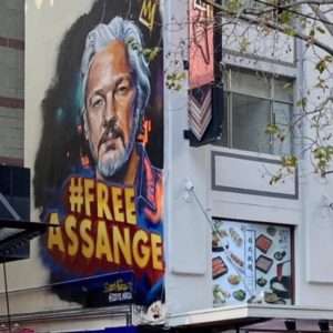 Mural da campanha pela libertação de Julian Assange na Austrália