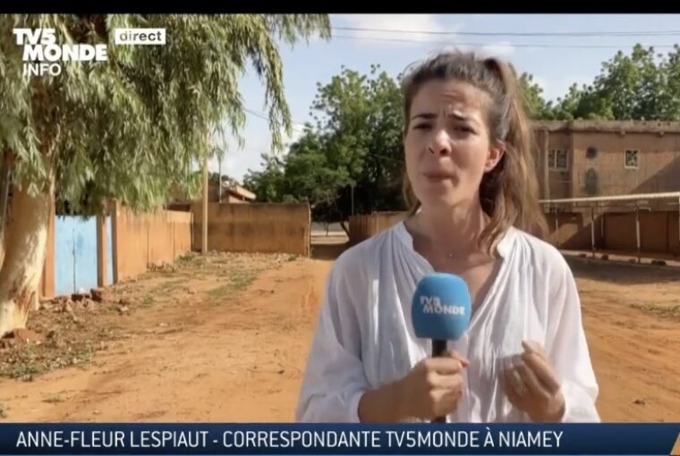 Jornalistas são vítimas de intimidação e agressões ao cobrirem golpe militar no Níger