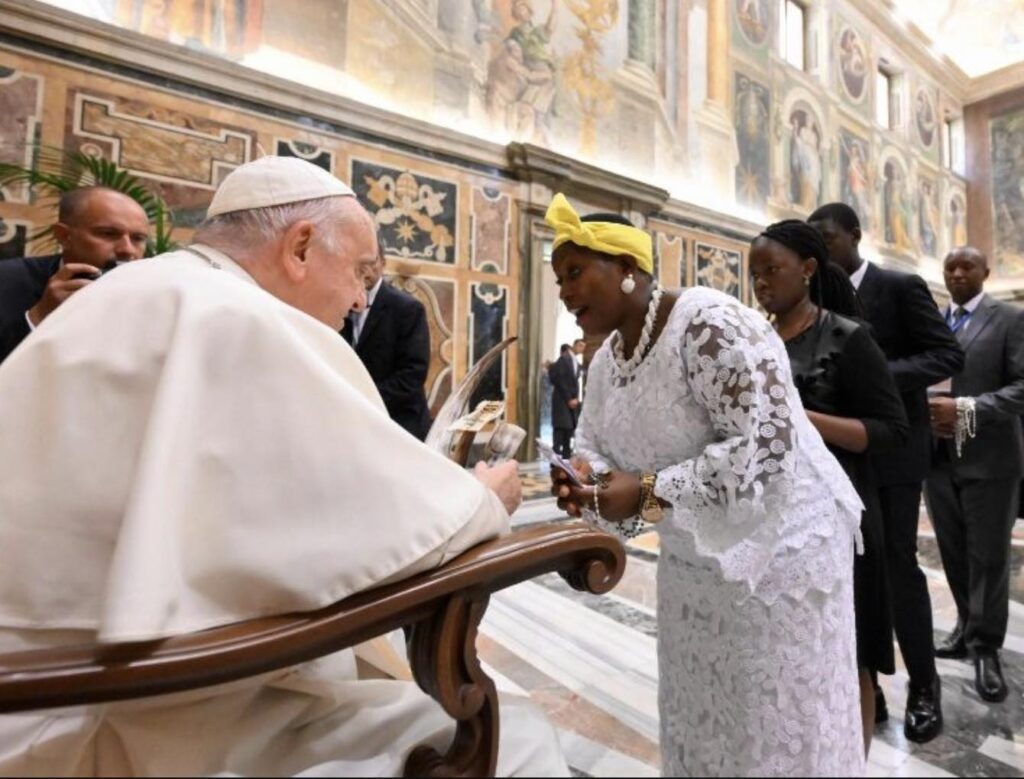 Em encontro de legisladores católicos em Roma, Papa Francisco voltou a criticar mídias sociais