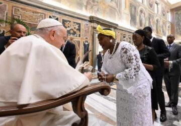 Em encontro de legisladores católicos em Roma, Papa Francisco voltou a criticar mídias sociais