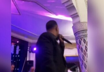 Homem canta em um casamento em Marrocos interrompido pelo terremoto