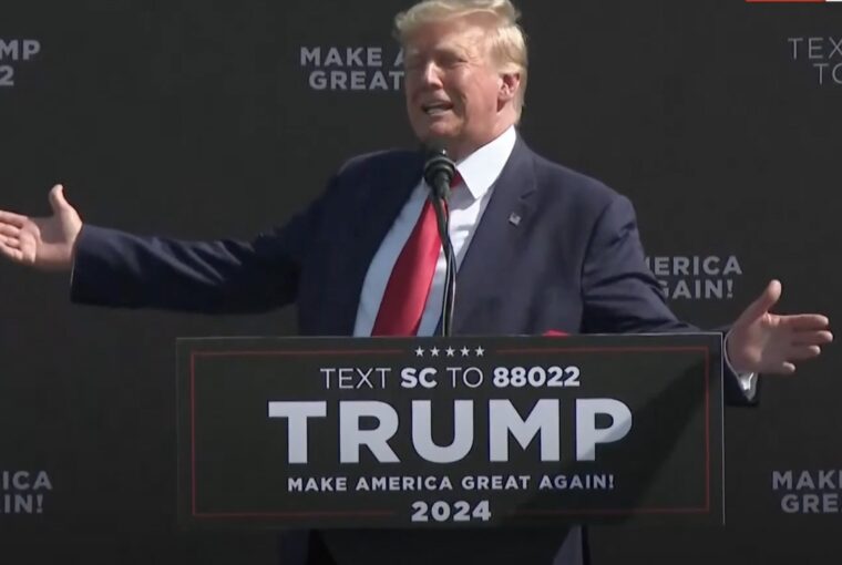 Donald Trump, em comício na Carolina do Sul em que criticou a mídia e acusou adversários de fake news e desinformação