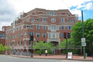 Harvard Kennedy School, nos EUA, oferece bolsas de pesquisa para profissionais de várias áreas do conhecimento