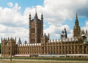 Parlamento britânico poderá aprovar lei contra assédio judicial a jornalistas