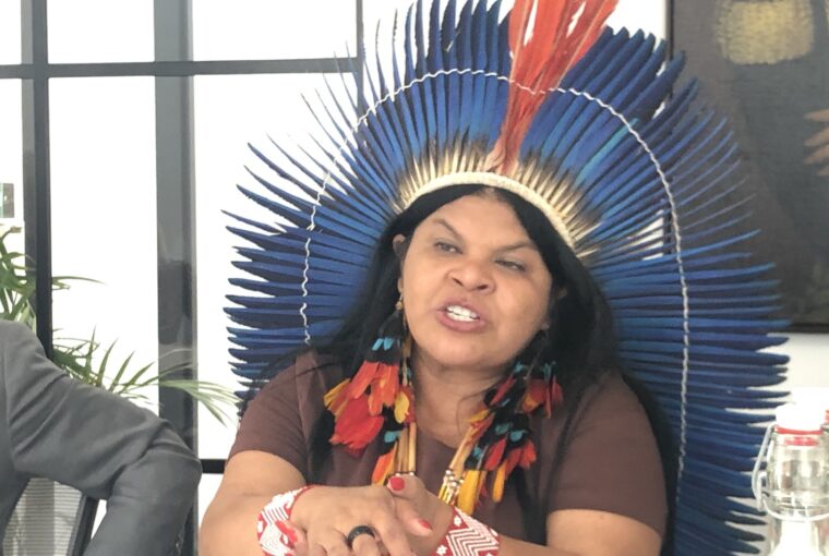 Sônia Guajajara, Ministra dos Povos Indígenas, fez discurso em Londres sobre os primeiros meses de sua gestão