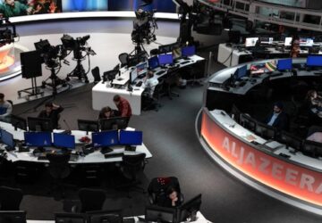 Redação da rede de TV árabe Al Jazeera, que pode ser fechada pelo governo de Israel