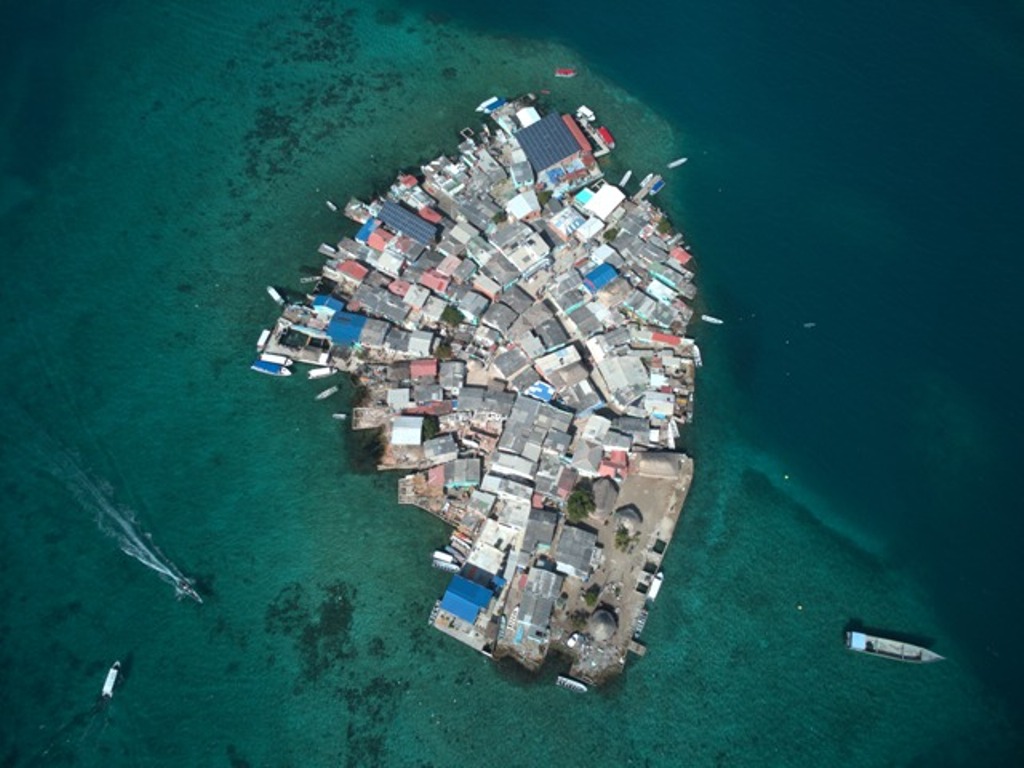 Santa Cruz del Islote, uma ilha colombiana no Mar do Caribe, densamente povoada. A imagem é uma das finalistas do EPOTY 