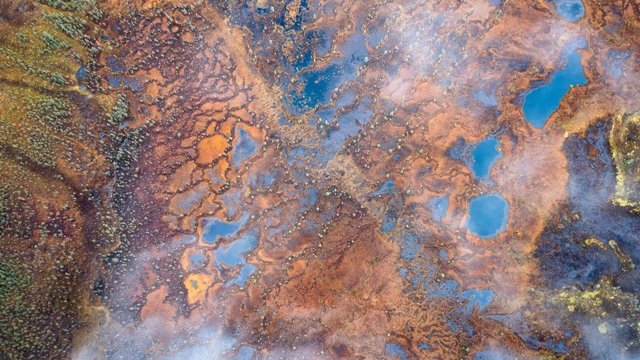 Imagem aérea de turfeiras na Lapônia é uma das fotografias de paisagem premiada no concurso Natural Landscape 
