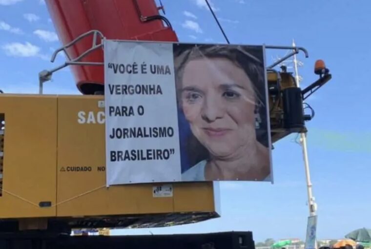 Vera Magalhães, jornalista, em um banner atacando sua honra
