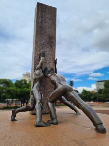 O monumento às Três Raças em Goiânia, Goiás, foi selecionado entre as dez fotos vencedoras da etapa Brasil do Wiki Loves Monuments