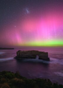 Uma explosão solar proporcionou a captura da imagem da aurora boreal em Bakers Oven, Austrália