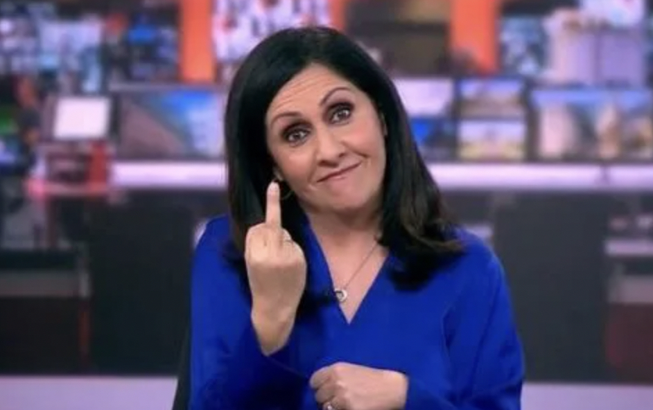 Jornalista da BBC no Reino Unido faz gesto obsceno do dedo do meio