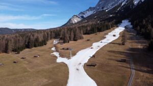Falta de neve nos Alpes fecha estações de esqui na Áustria. 