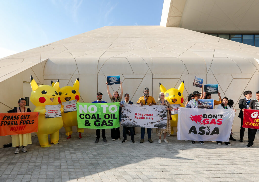 Protesto de ativistas contra combustíveis fósseis na COP28