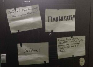 bilhetes com ameaças a jornalista da Ucrânia 