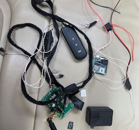 equipamento de escuta em carro de jornalista da Ucrânia 