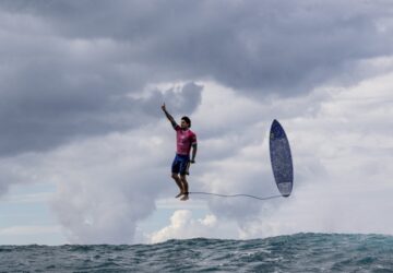 Surfista Gabriel Medina em registro feito durante prova nas Olimpíadas de Paris vence concurso de fotografia esportiva