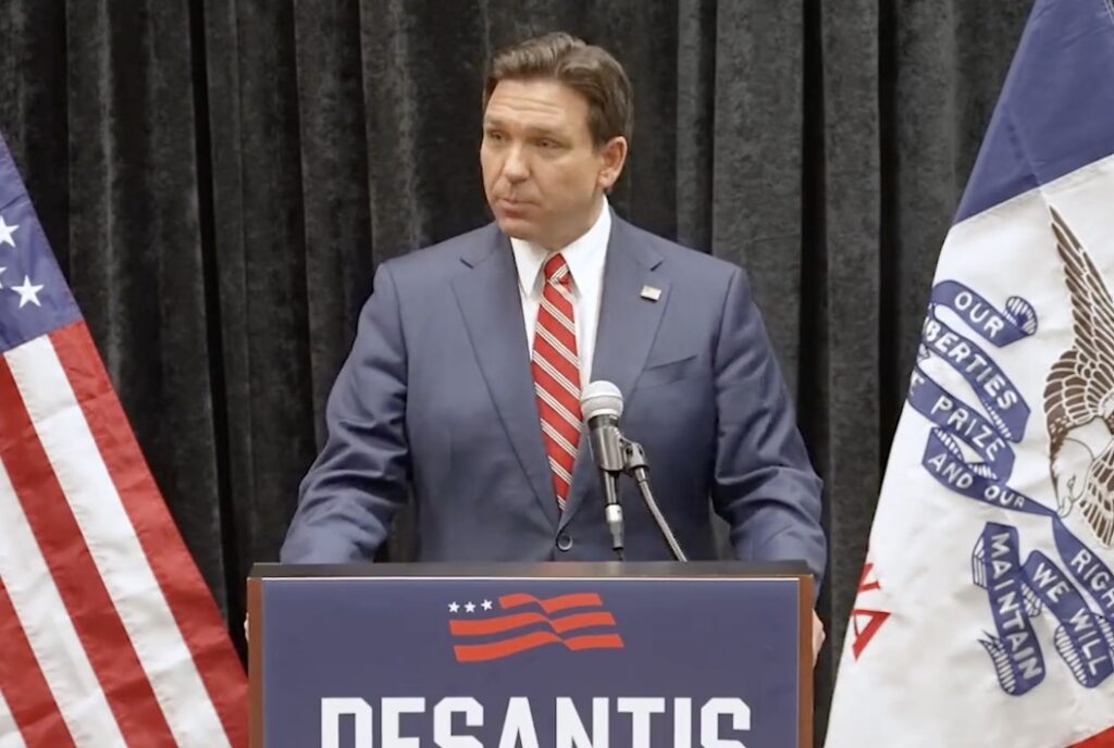 Governador Ron DeSantis, da Flórida, que aboliu ensino de sociologia nas faculdades estaduais